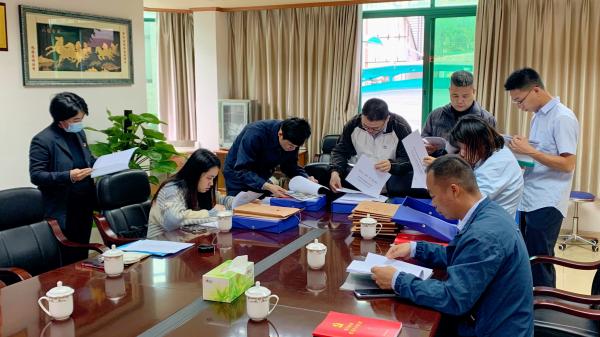2.圖為黨建工作交叉檢查組在肇海水質(zhì)檢測有限公司黨支部檢查現(xiàn)場。.jpg